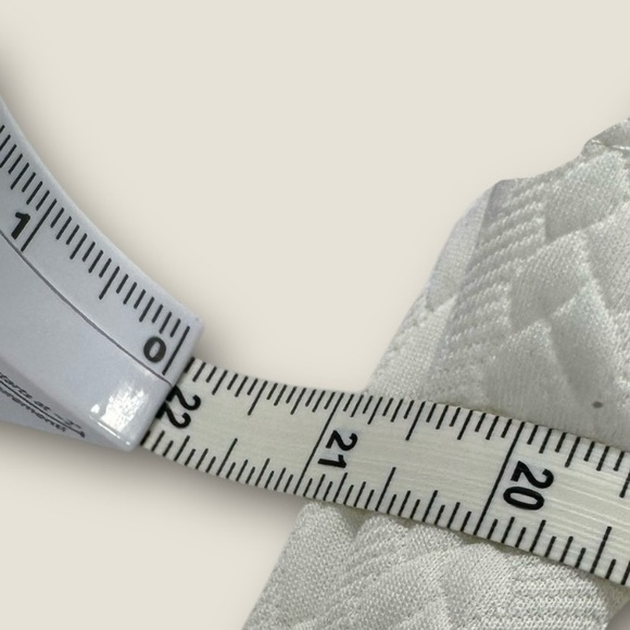 Slinky Brand White Quilted Vest with black trim size large decent condition - Picture 4 of 6